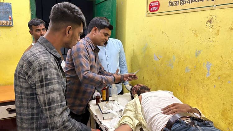 बाइक व अज्ञात वाहन की टक्कर में एक युवक जख्मी