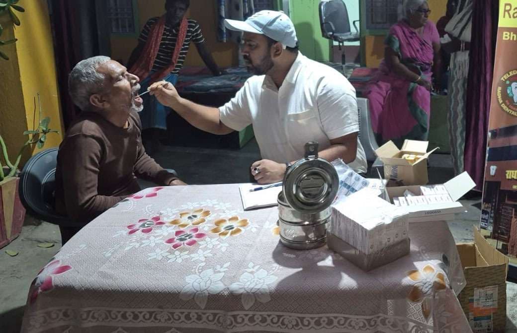 महेशपुर में निशुल्क दंत चिकित्सा शिविर