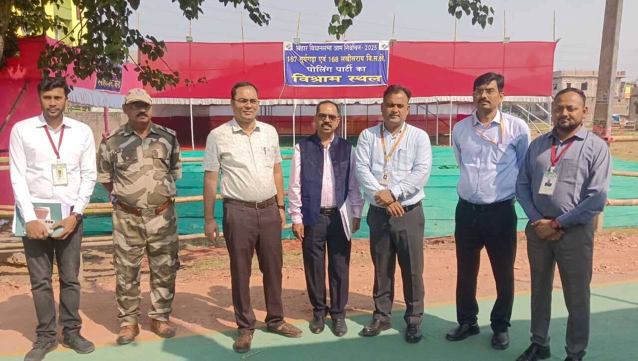 बिहार उप मुख्य निर्वाचन पदाधिकारी ने स्ट्रांग रूम का किया निरीक्षण