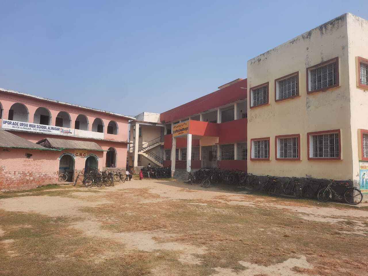 Darbhanga News: शिक्षकों की कमी के बीच बेहतर अध्यापन का प्रयास