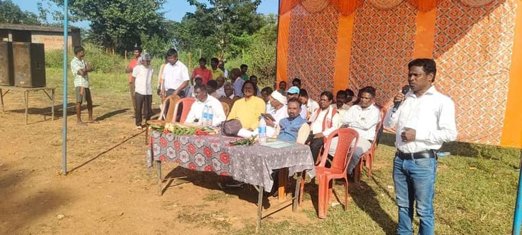 Chaibasa News : सारंडा को सेंचुरी घोषित किया गया, तो आर्थिक नाकेबंदी : लागुरी