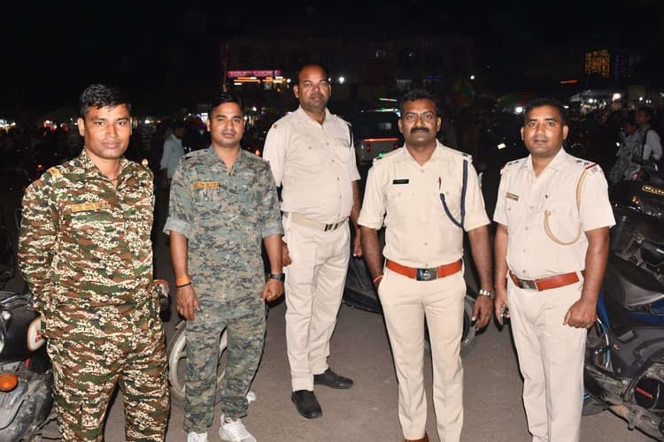 Bokaro News: सार्वजनिक स्थल पर शराब पीने वालों को लेकर बोकारो पुलिस सख्त