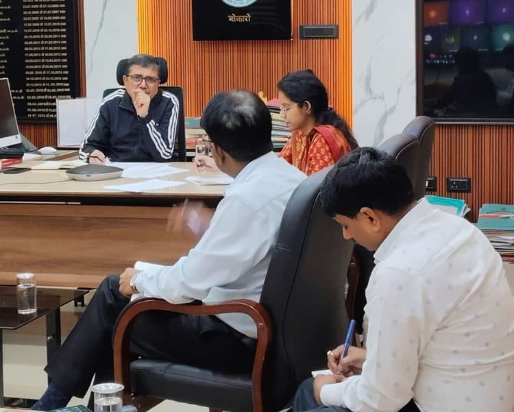 Bokaro News: राज्य स्थापना दिवस कार्यक्रम को लेकर सभी दायित्व का करें निर्वहन : डीसी