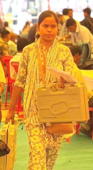 जिले के 76 प्रत्याशियों के भाग्य पर आज मुहर लगायेंगे मतदाता