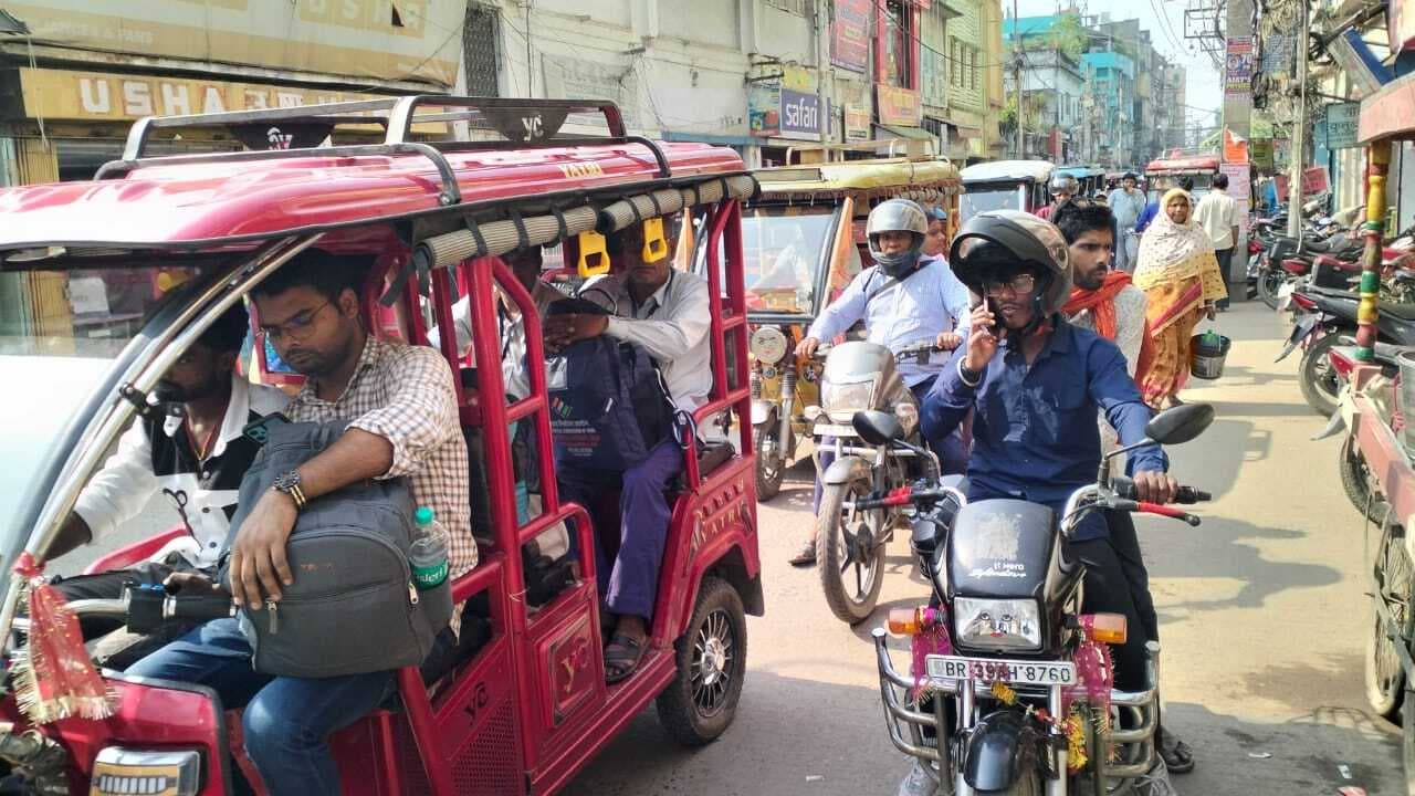 जाम से पटा रहे शहर के मार्ग, एंबुलेंस सहित प्रशासनिक वाहनफंसे रहे