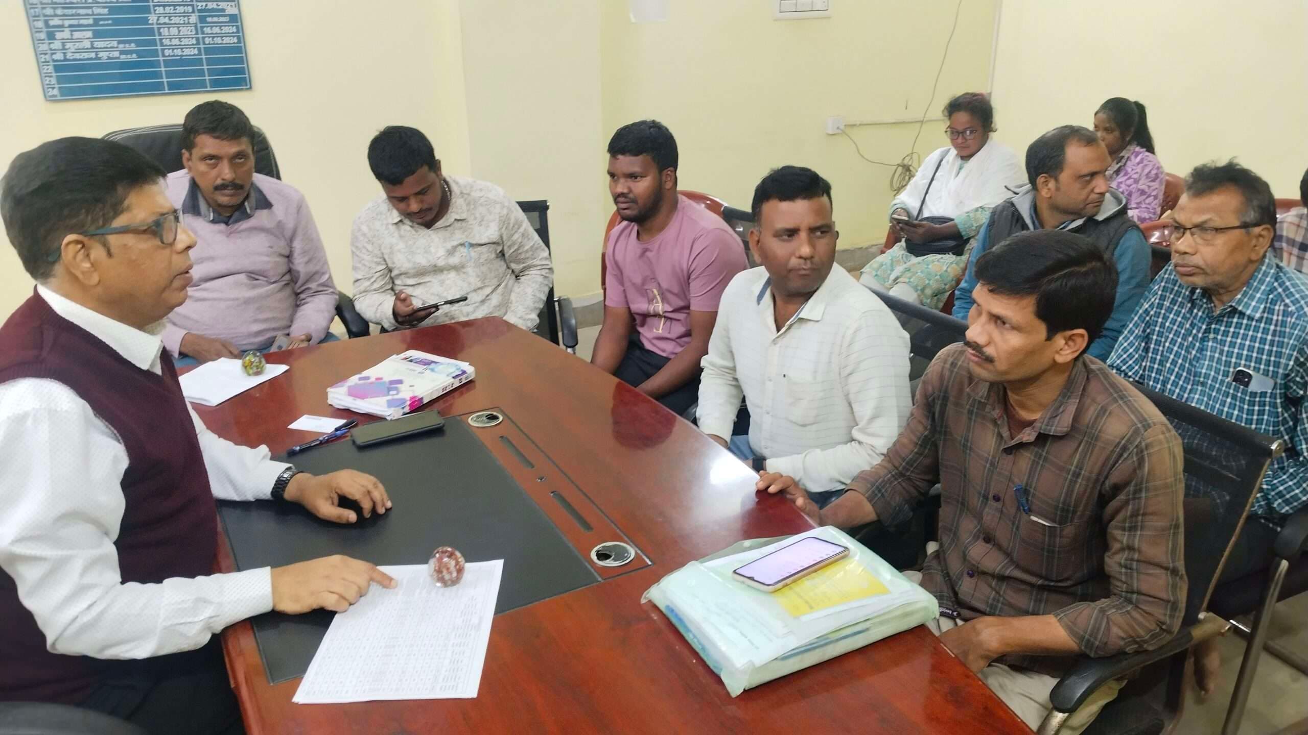 बीएलओ दो दिनों में वोटर लिस्ट की मेपिंग करें पूर्ण : एइआरओ