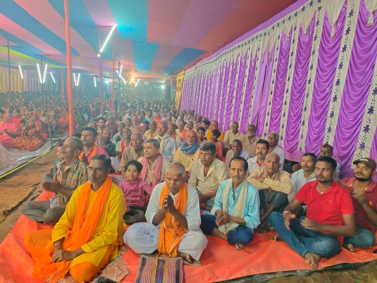 प्रवचन को अपने आचरण में उतारना ही सच्ची भक्ति