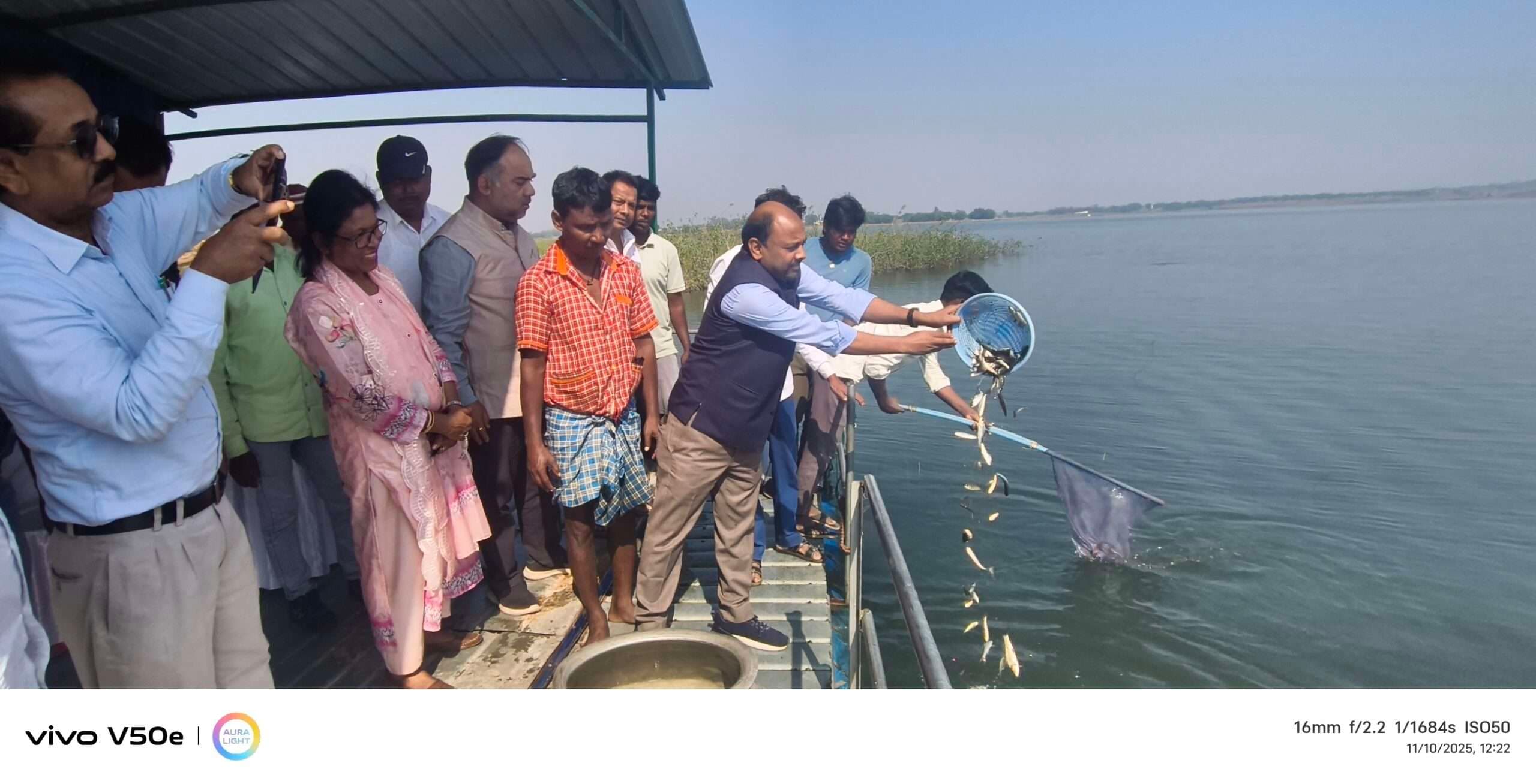 Giridih News :खंडोली जलाशय में डाला गया सात लाख का जीरा, समिति को आय में वृद्धि की आस