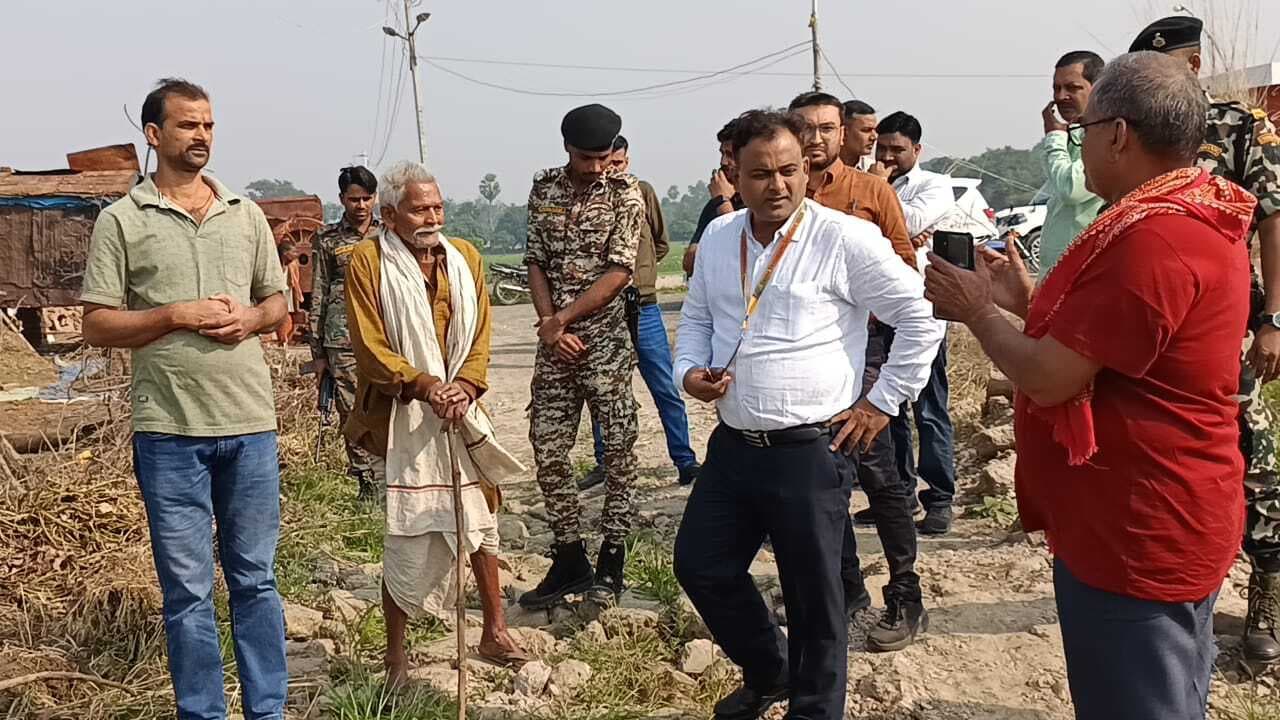 डीएम ने जलजमाव का लिया जायजा, सुनी लोगों की समस्याएं