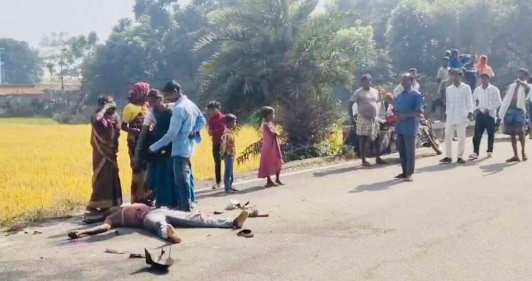 Giridih News :दो बाइकों में टक्कर, दो युवक घायल