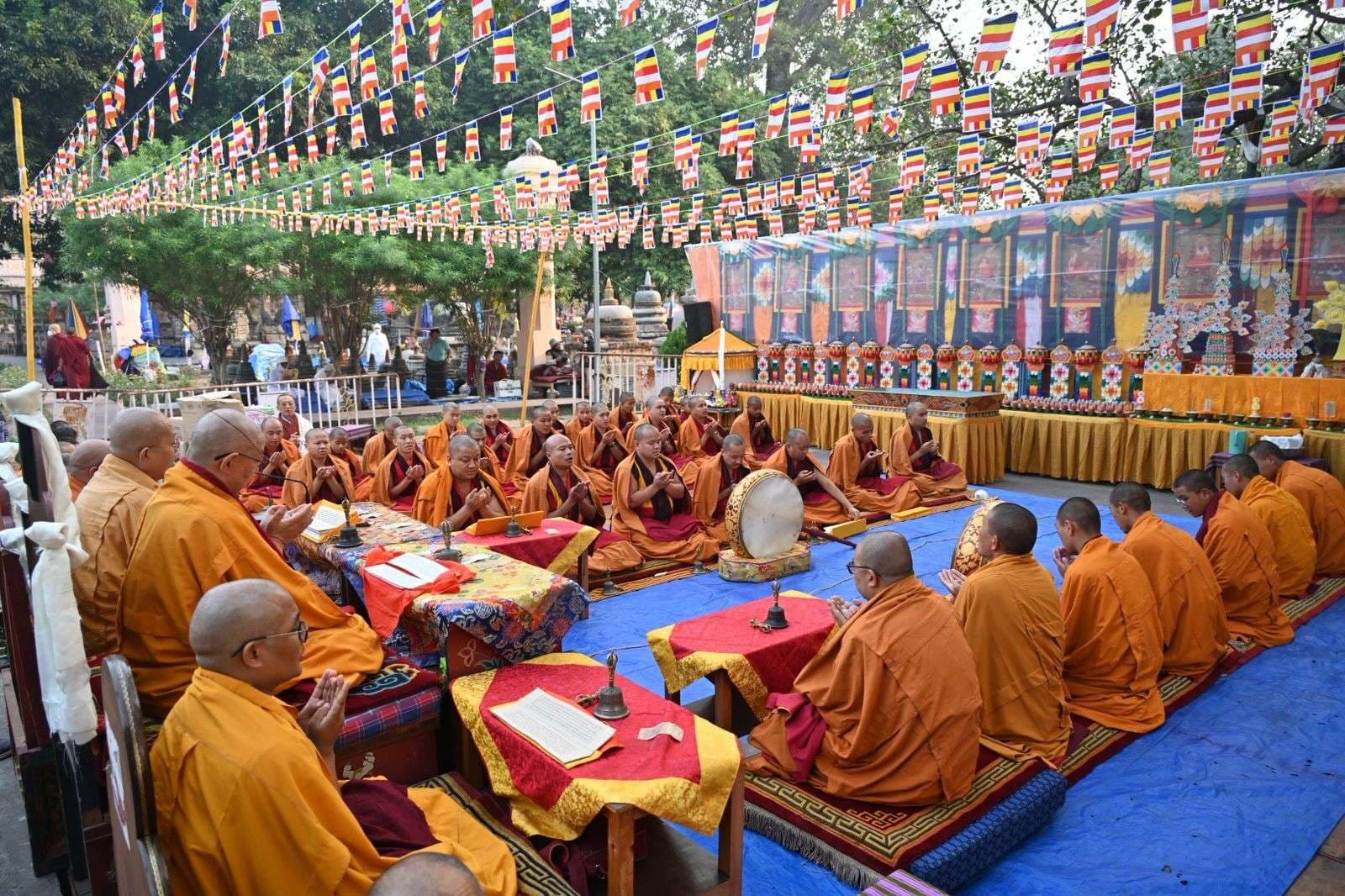 तिब्बतन लामाओं ने विश्व शांति के लिए महाबोधि मंदिर में की विशेष पूजा