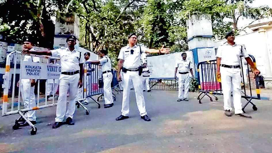 दिल्ली की घटना के बाद पुलिस अलर्ट, सख्त की गयी नाका चेकिंग