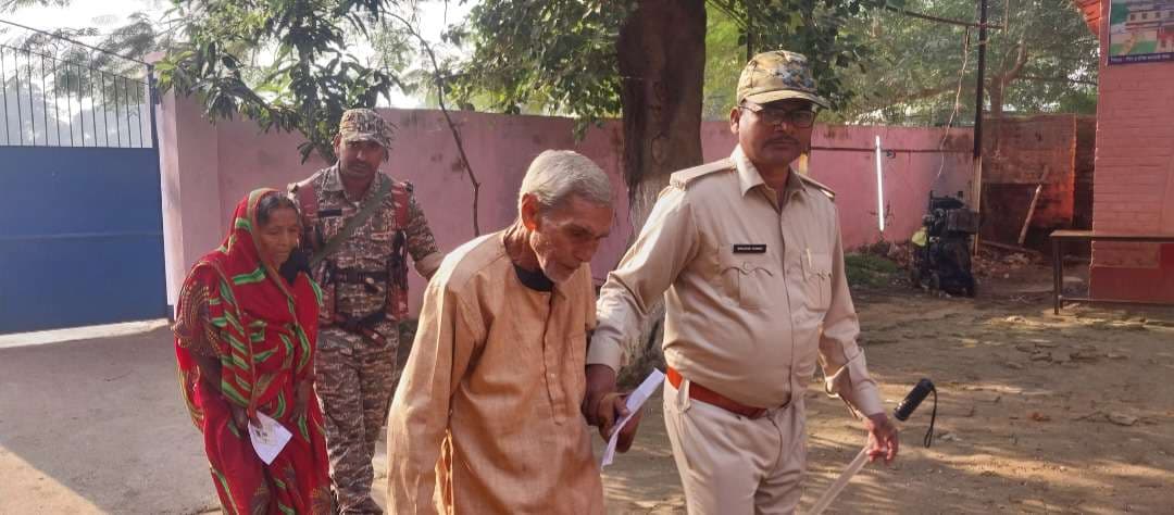 नक्सल प्रभावित इलाकों में लोकतंत्र को मिला जबरदस्त समर्थन