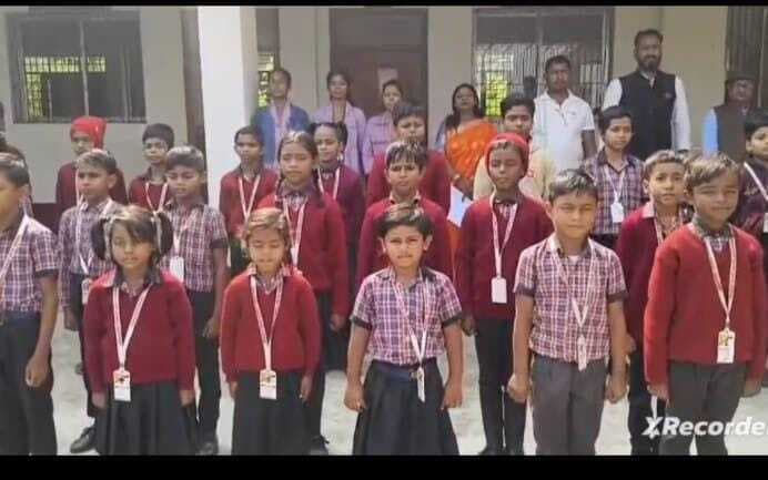 शिशु विद्या मंदिर के बच्चों ने गाये वंदे मातरम् गीत
