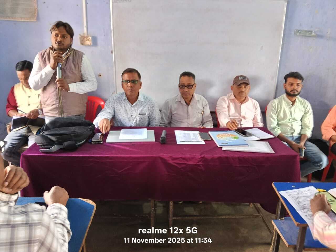 स्कूलों में किसी भी सूरत में मध्याह्न भोजन बंद न हो : बीइइओ