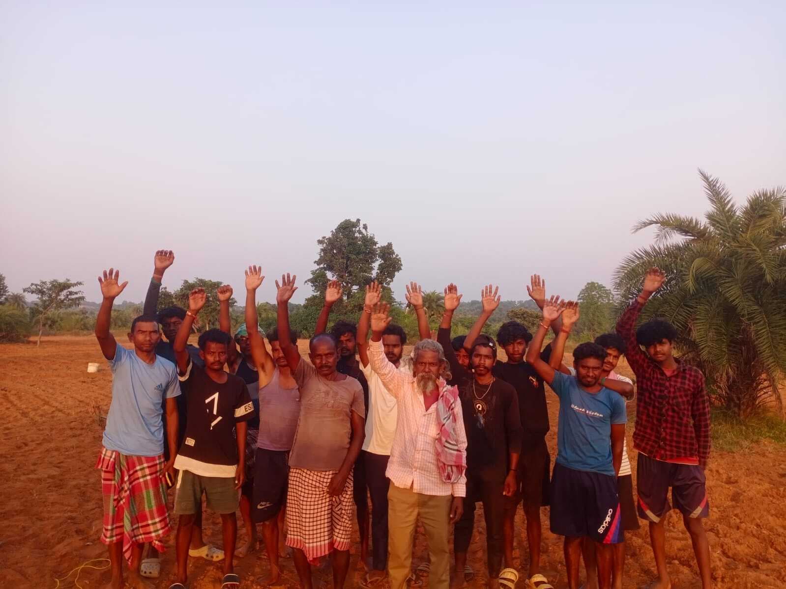 ग्रामीणों ने की कुशमाहा मोड़ तक सड़क निर्माण कराने की मांग