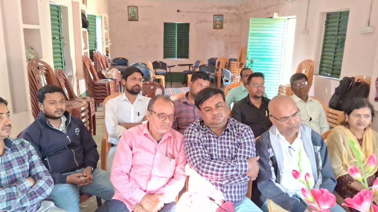 बच्चों को ओएमआर शीट का करायें अभ्यास : बीइइओ