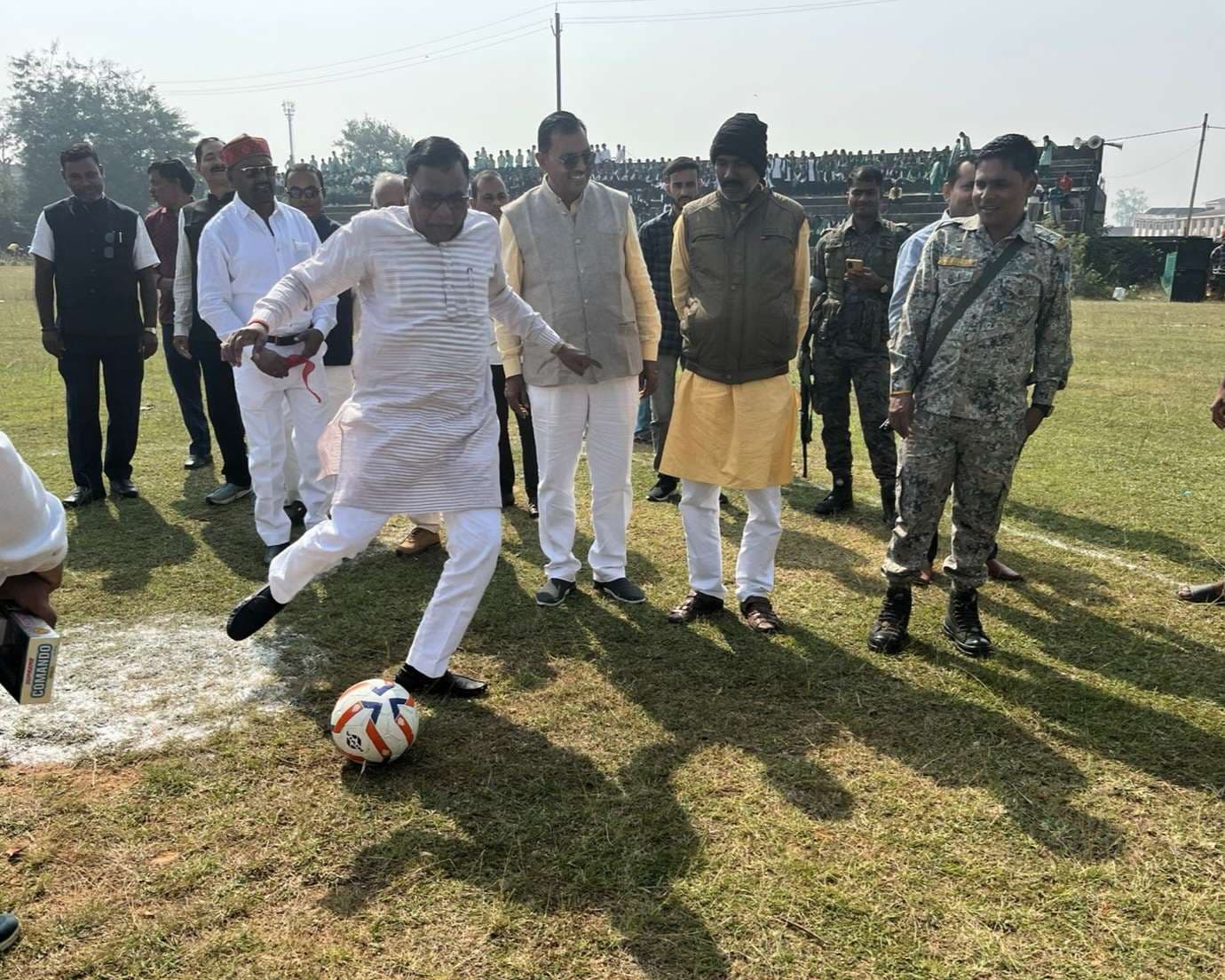 Giridih News: बिरनी में विधायक ने किया सांसद खेल महोत्सव का उद्घाटन