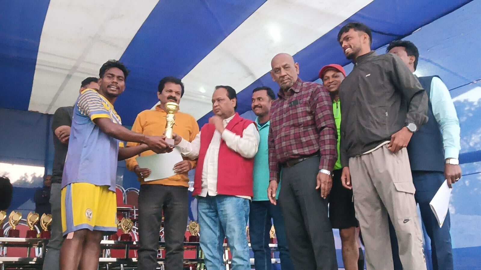 Giridih News: गिरिडीह जिला फुटबॉल लीग का समापन