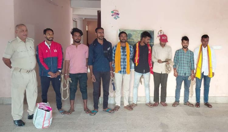 शराब के साथ दो तस्कर व सात शराबी गिरफ्तार