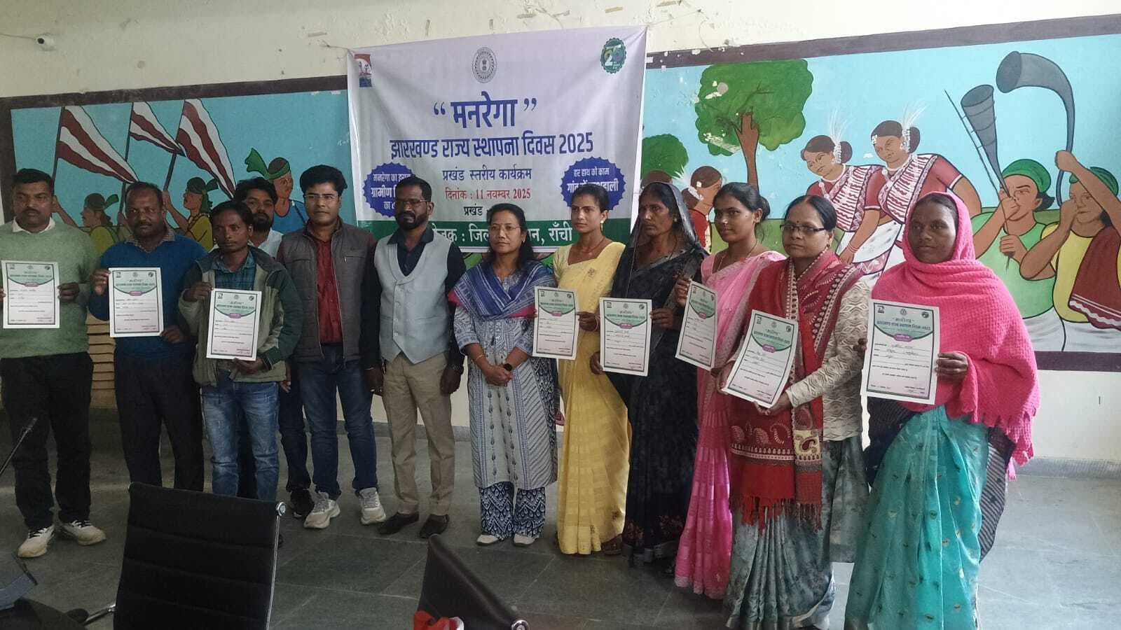 झारखंड के 25 वर्ष पर मनरेगा की सफलताएं गिनायीं