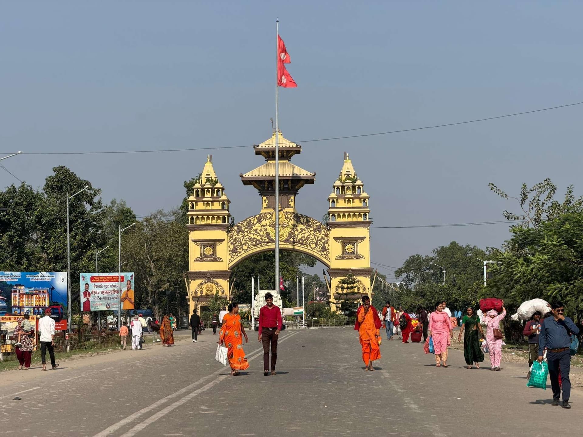 Motihari: बॉर्डर खुलने के साथ ही सामान्य हुई आवाजाही