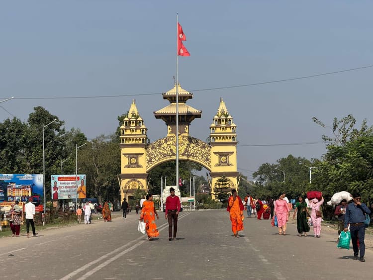 Motihari: बॉर्डर खुलने के साथ ही सामान्य हुई आवाजाही