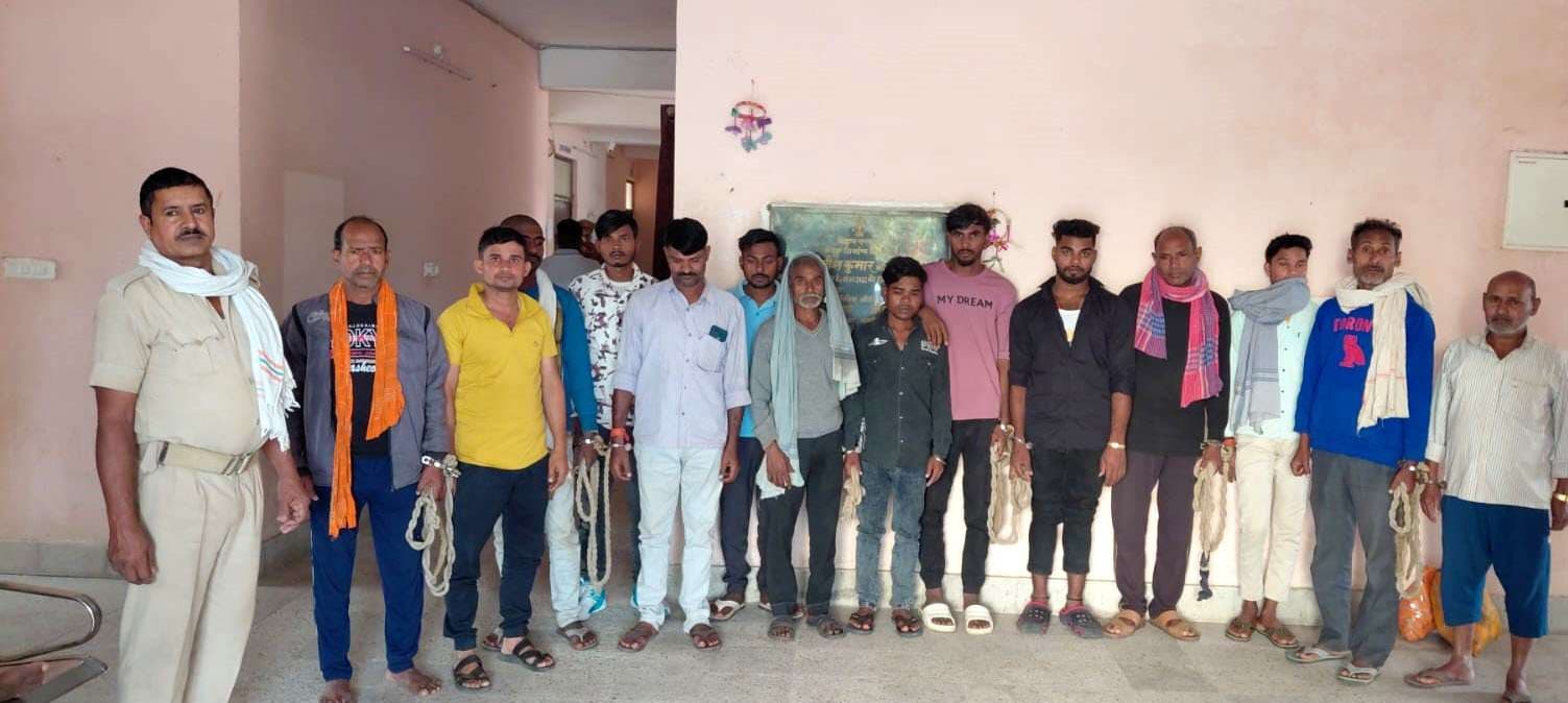 शराब के साथ दो तस्कर व 12 शराबी गिरफ्तार