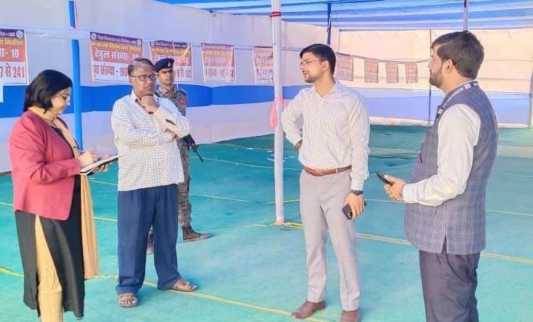 डीएम ने बज्रगृह की सुरक्षा व्यवस्था का लिया जायजा