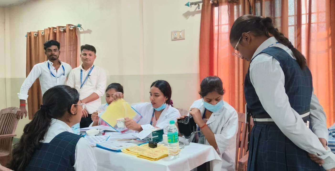 बिजेन्द्र पब्लिक स्कूल परिसर में चिकित्सा शिविर आयोजित