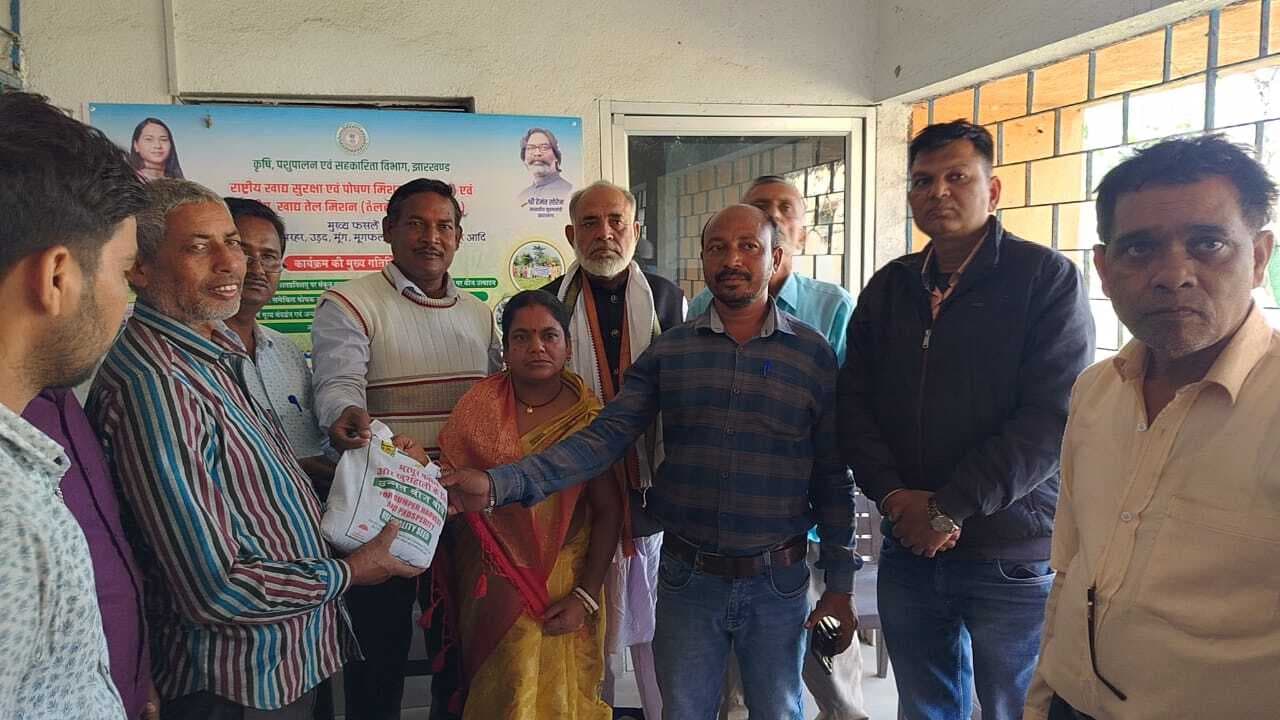 राष्ट्रीय खाद्य सुरक्षा: प्रखंड में किसानों को बीज वितरण शुरू