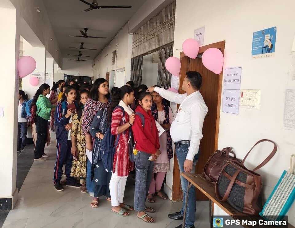 जीबीएम कॉलेज : स्टूडेंट्स वोटरों ने कतारबद्ध होकर किया वोटिंग, मतगणना आज