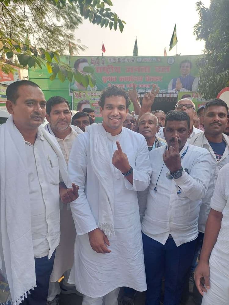 प्रत्याशियों ने क्षेत्र भ्रमण कर मतदान की स्थिति का लिया जायजा