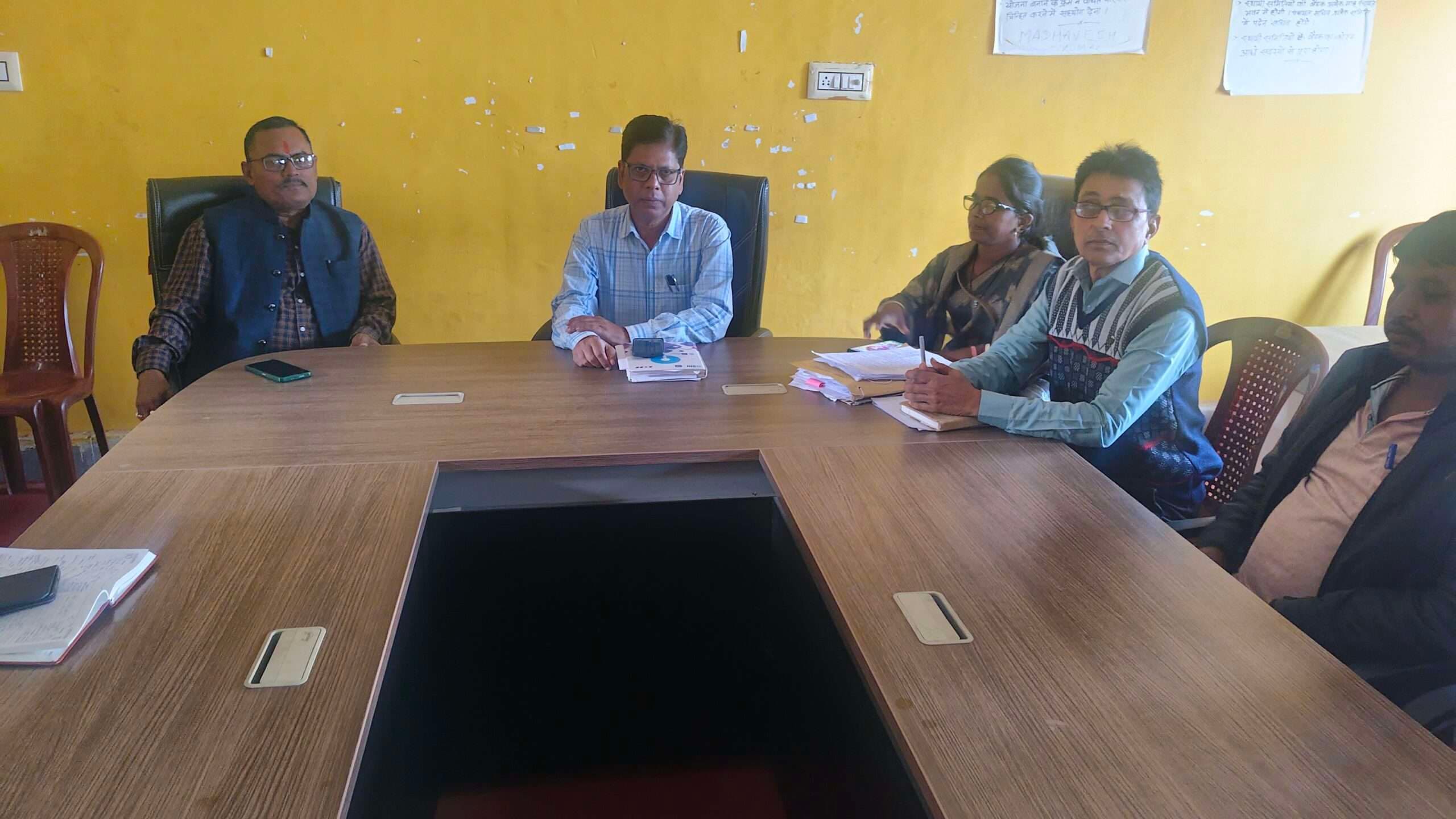 जनप्रतिनिधियों की मौजूदगी में करें बीज का वितरण : बीडीओ