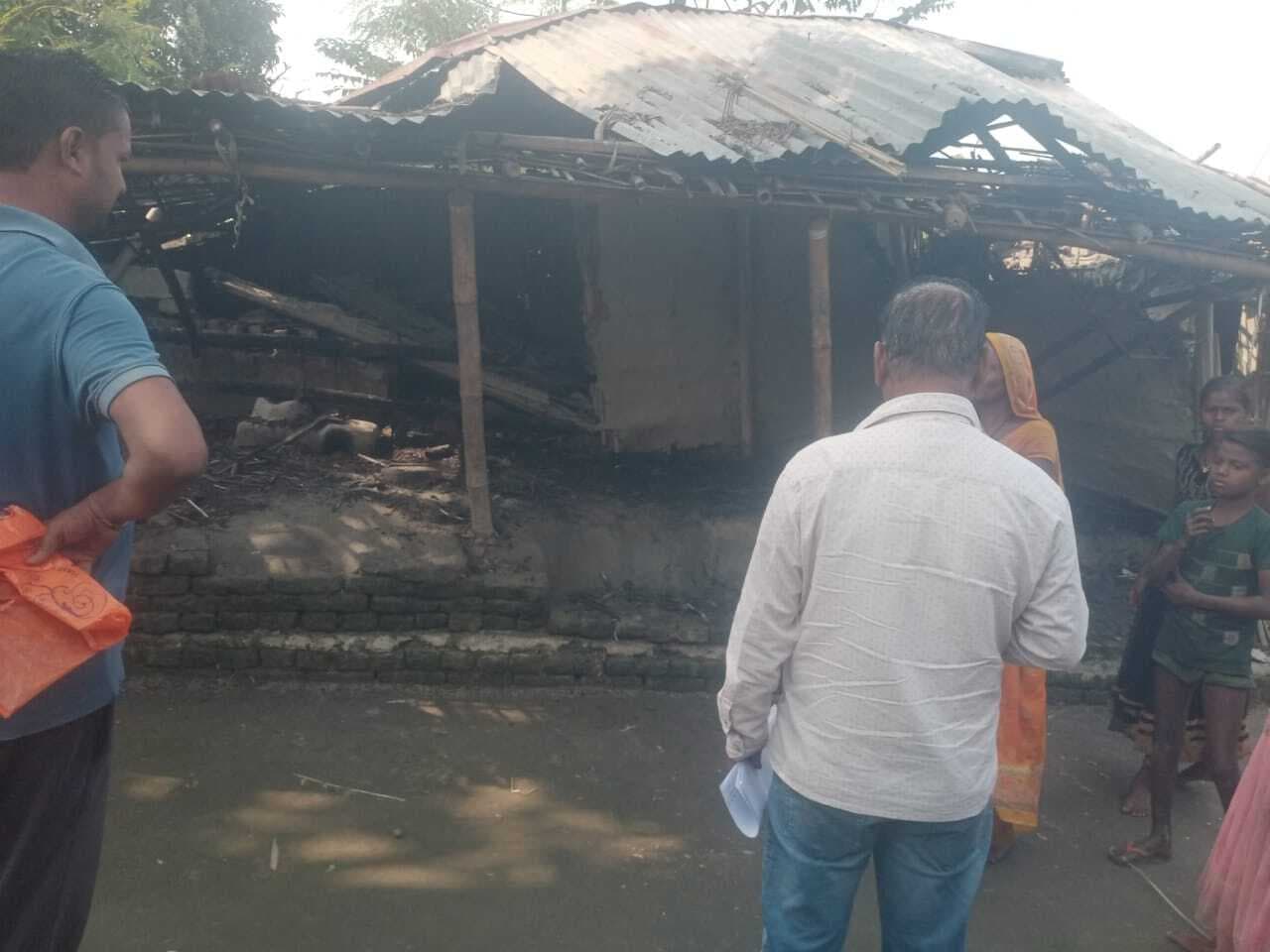 गौरीपुर व बथनाहा गांव में आग लगने से चार घर जले