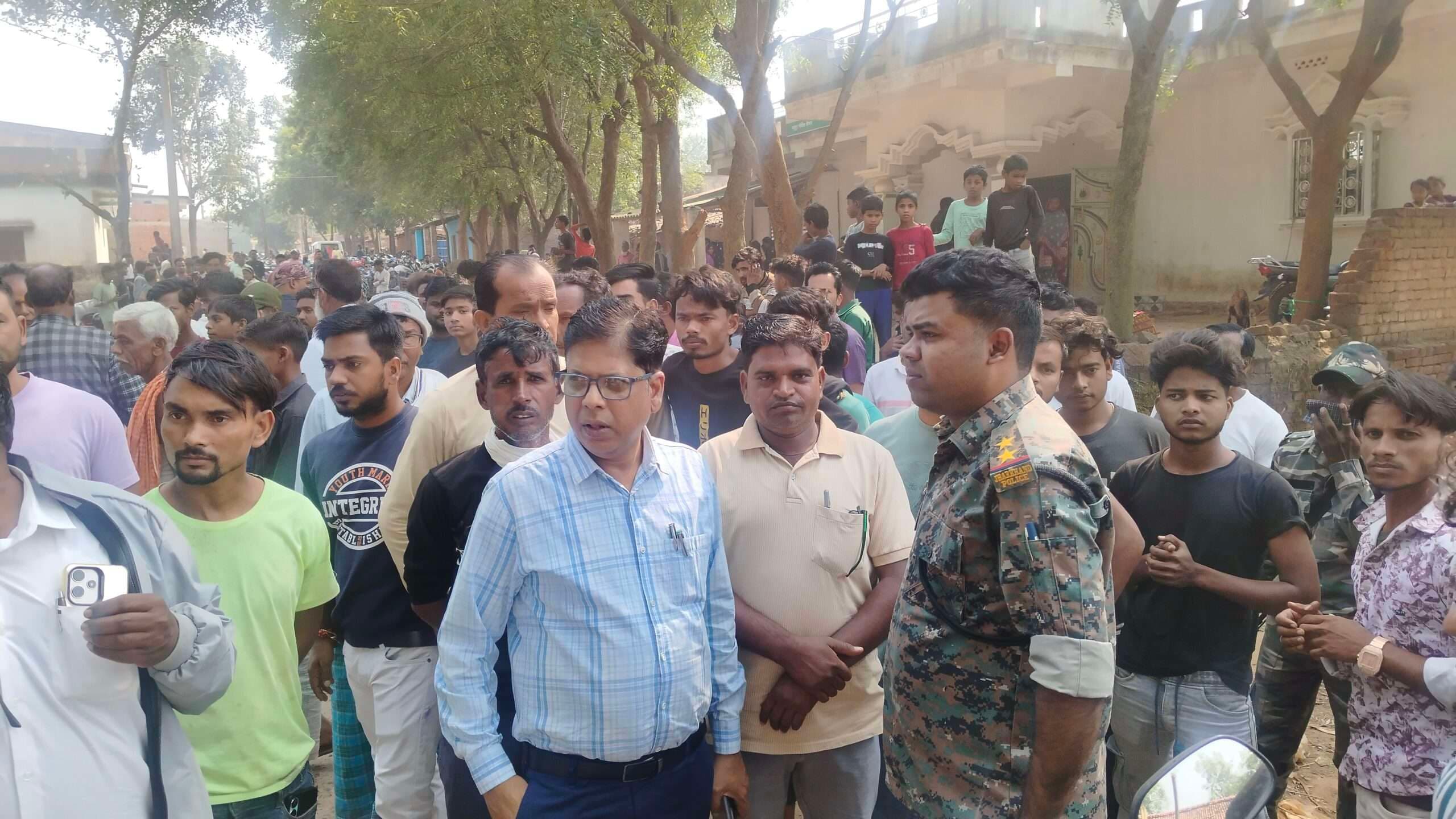 बाइक के धक्के से चार वर्षीय मासूम की मौत, मुआवजे की मांग पर चार घंटे सड़क जाम