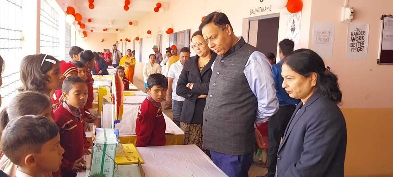 डीएवी कल्याणपुर के बच्चों ने प्रदर्शनी में दिखायी वैज्ञानिक प्रतिभा