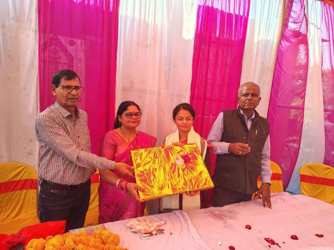 यूपीएससी पास करने वाली जया का किया अभिनंदन