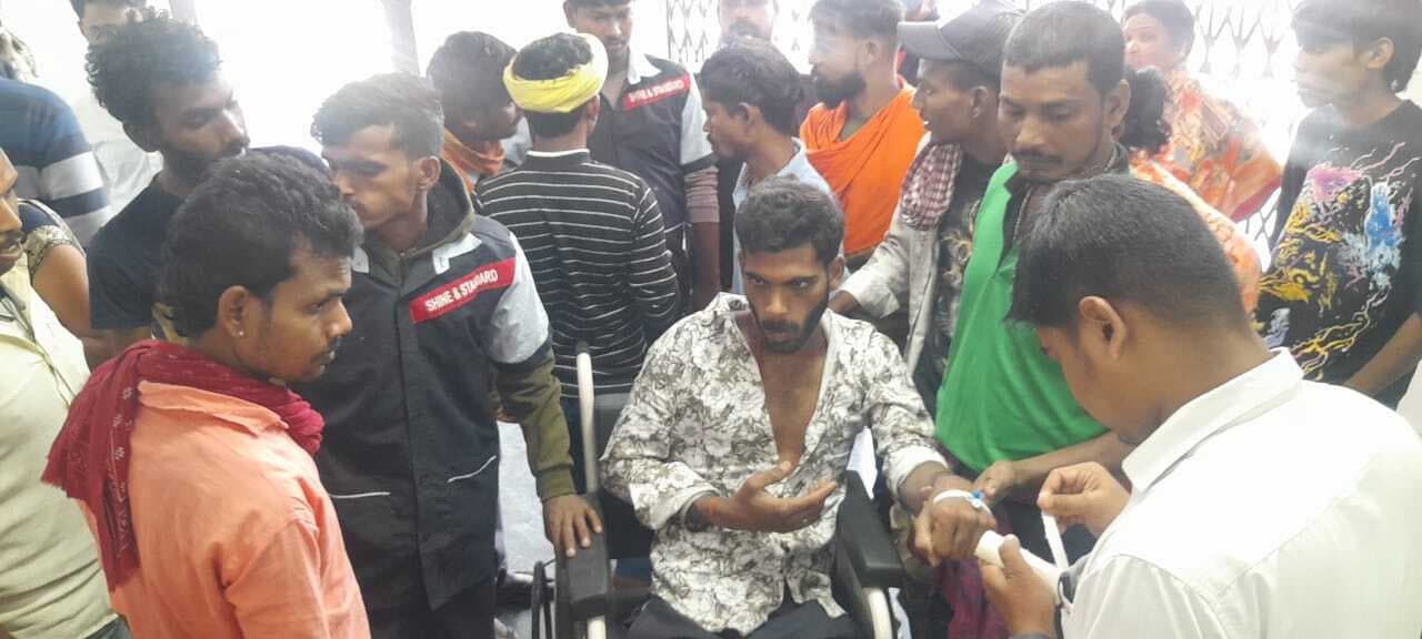 निगम के सफाईकर्मी को पीट-पीट कर किया घायल, विरोध में रोका सफाई कार्य