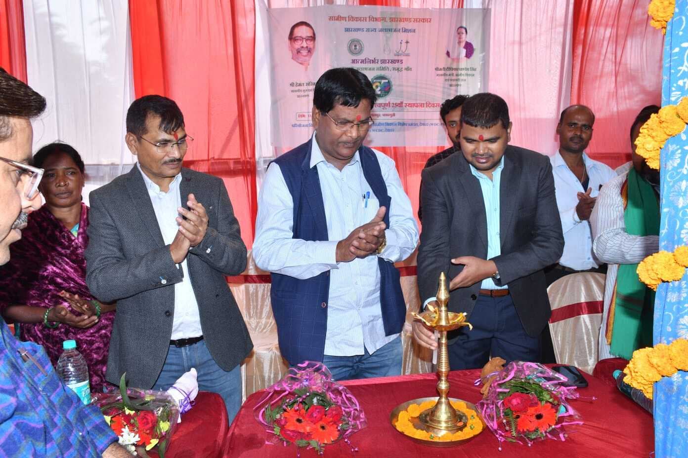 Deoghar news : जलछाजन विकास दल व महिलाओं ने जल संरक्षण का दिया संदेश