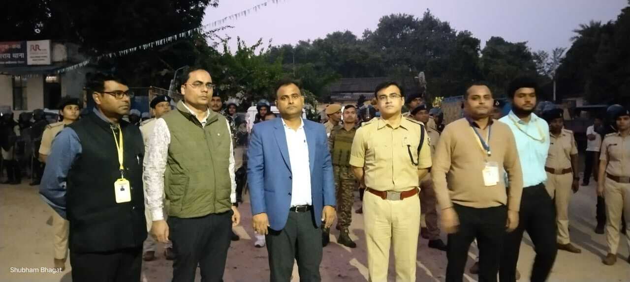 मतगणना की पूर्व संध्या को जिला प्रशासन ने निकाला फ्लैग मार्च