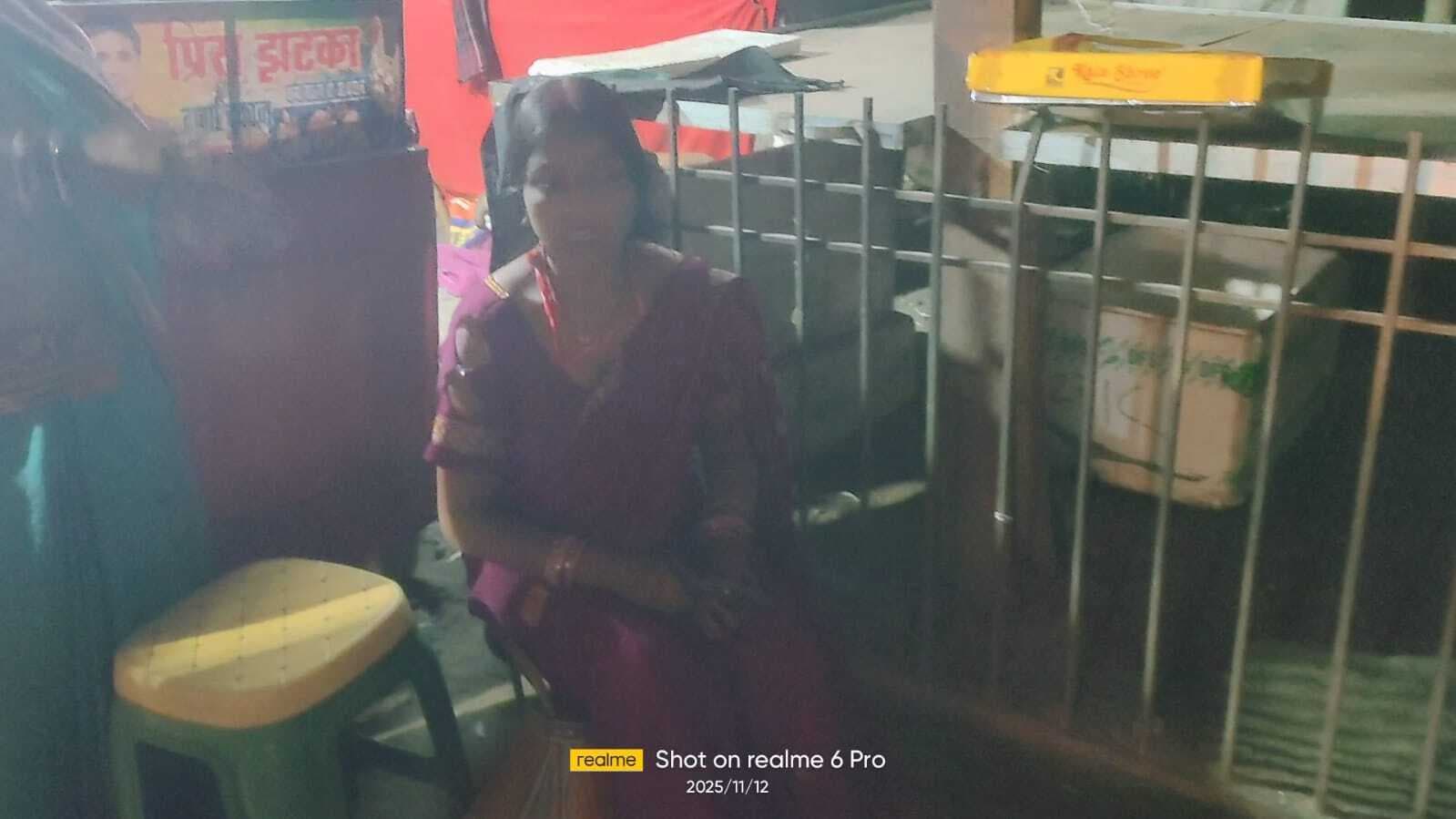 कार की टक्कर से दंपती घायल, बाल-बाल बचा मासूम