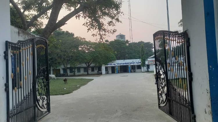 Madhubani News : विस चुनाव का मतदान संपन्न होने के बाद भी प्रखंड कार्यालय में पसरा सन्नाटा