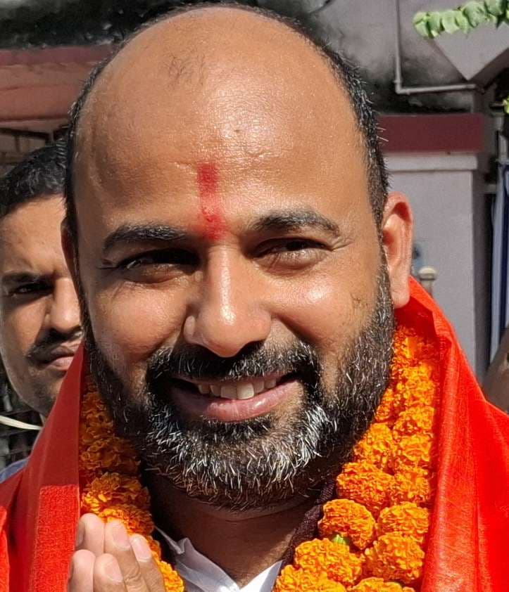 नीतेश ने सियासत में पहली बार ली इंट्री व लहराया परचम