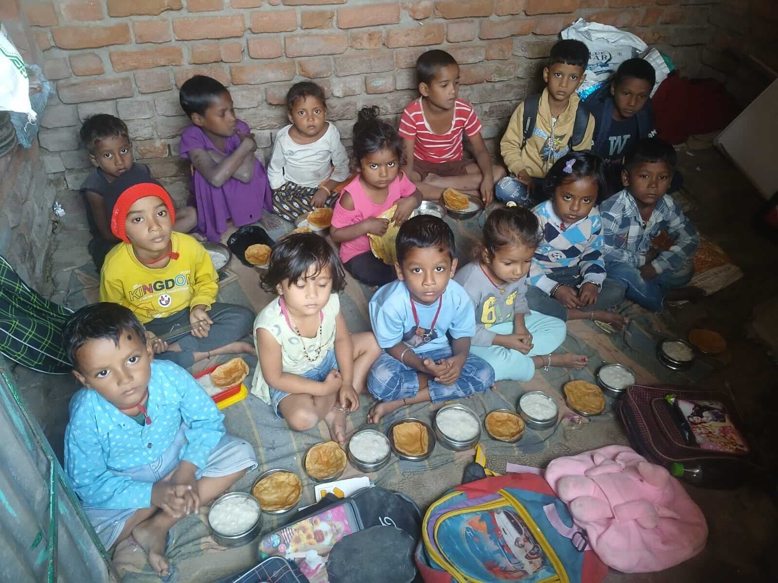 आंगनबाड़ी केंद्रों पर धूमधाम से मनाया गया बाल दिवस