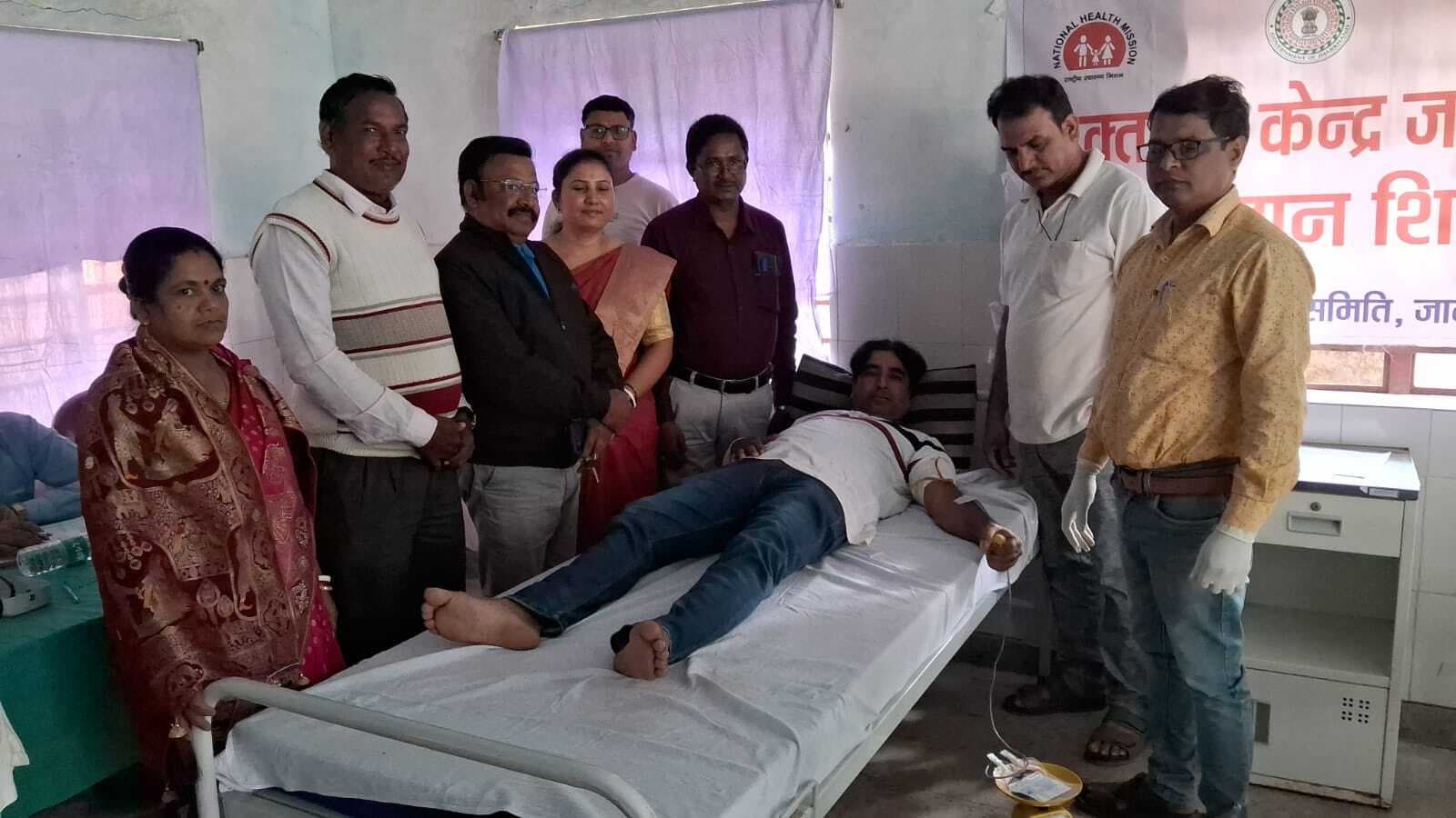 कुंडहित सीएचसी में 14 यूनिट रक्त किया गया संग्रह