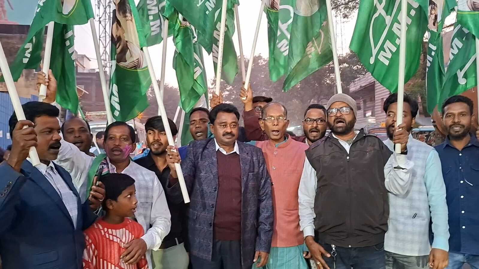 घाटशिला की जीत पर झामुमो ने मनाया जश्न