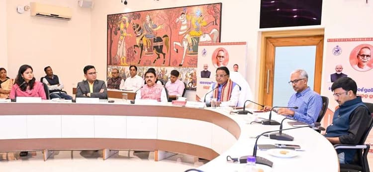 Bhubaneswar News: मुख्यमंत्री ने ‘गोदावरीश आदर्श विद्यालय’ योजना का लोगो लॉन्च किया