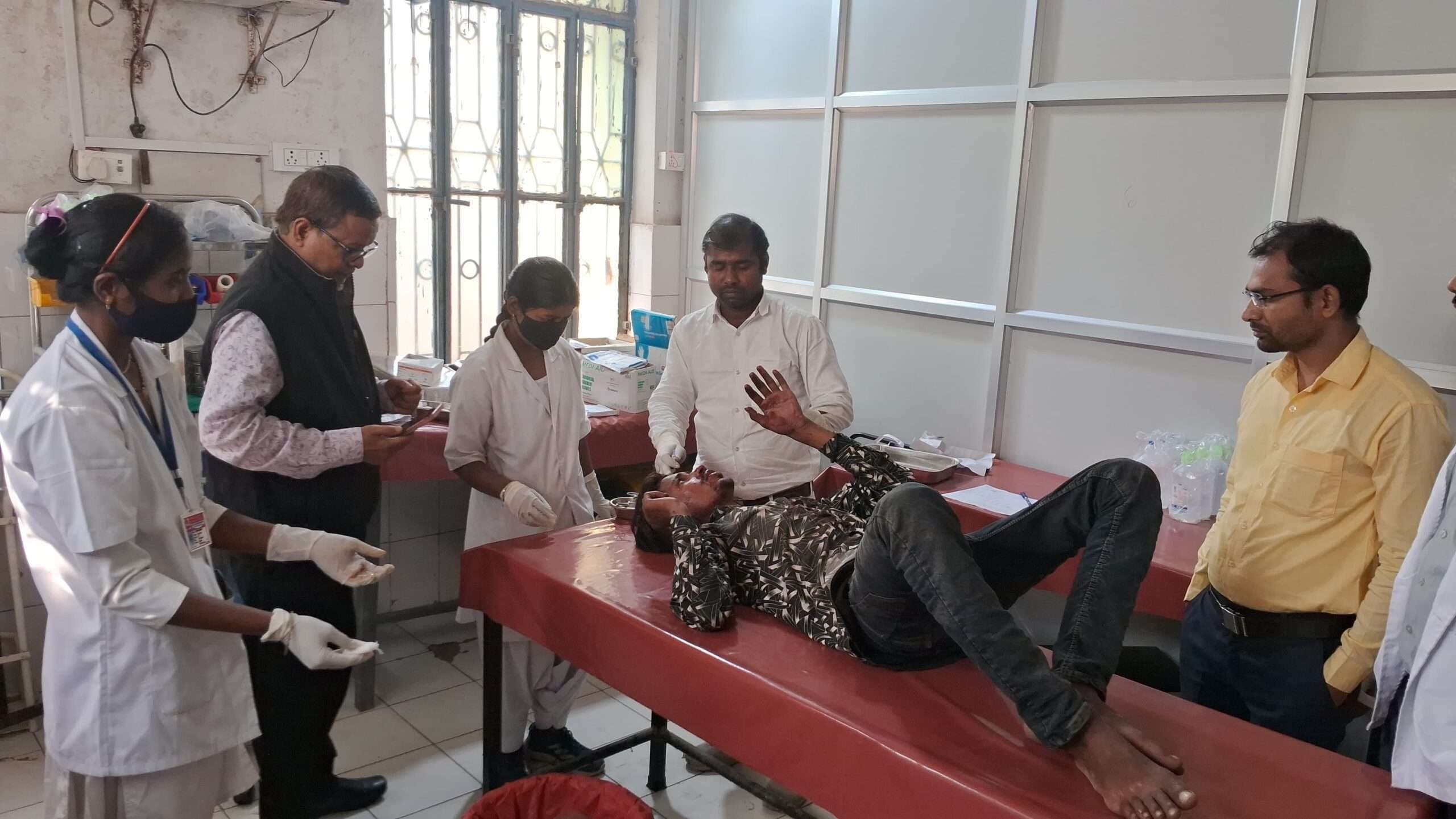 मोहनिया में भागने के क्रम में गिरकर बाइक सवार शराब तस्कर घायल