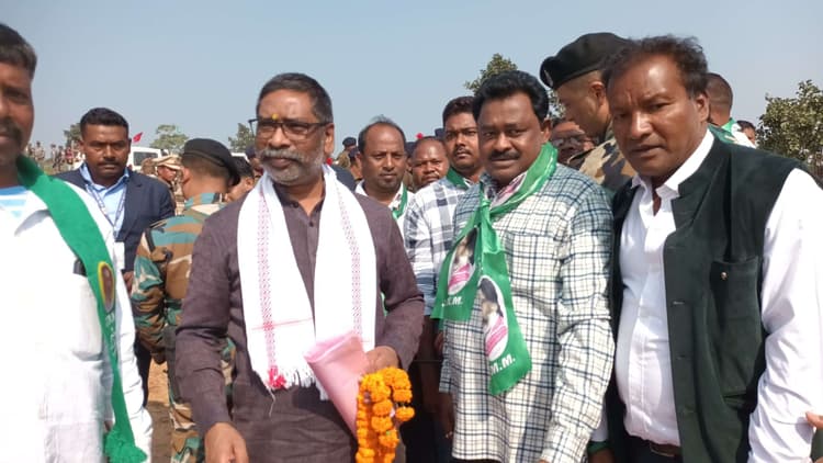सीएम से मिल जिलाध्यक्ष जुबैर अहमद ने दी बधाई